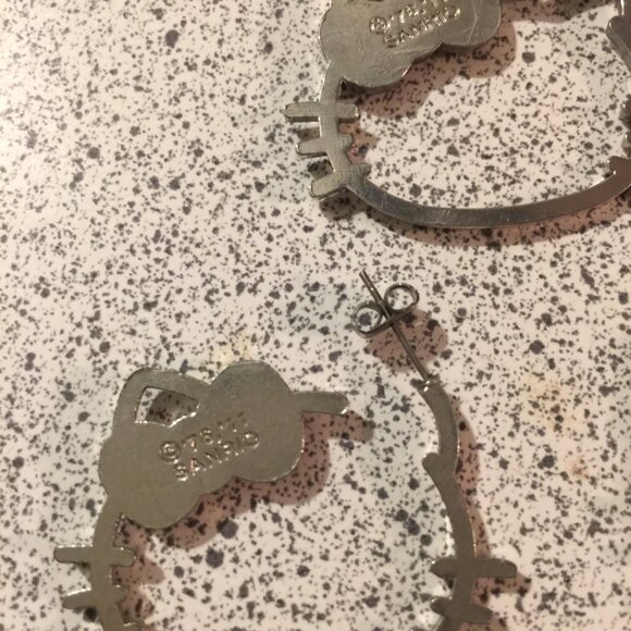 Hello Kitty pendant and earrings - Picture 3 of 7